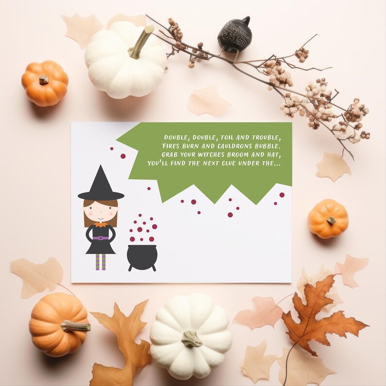 Puede incluir: Una tarjeta tem&aacute;tica de Halloween con una ilustraci&oacute;n de bruja, rodeada de calabazas, hojas y una rama. La tarjeta presenta el texto "DOUBLE, DOUBLE, TOIL AND TROUBLE, FIRES BURN AND CAULDRONS BUBBLE..."