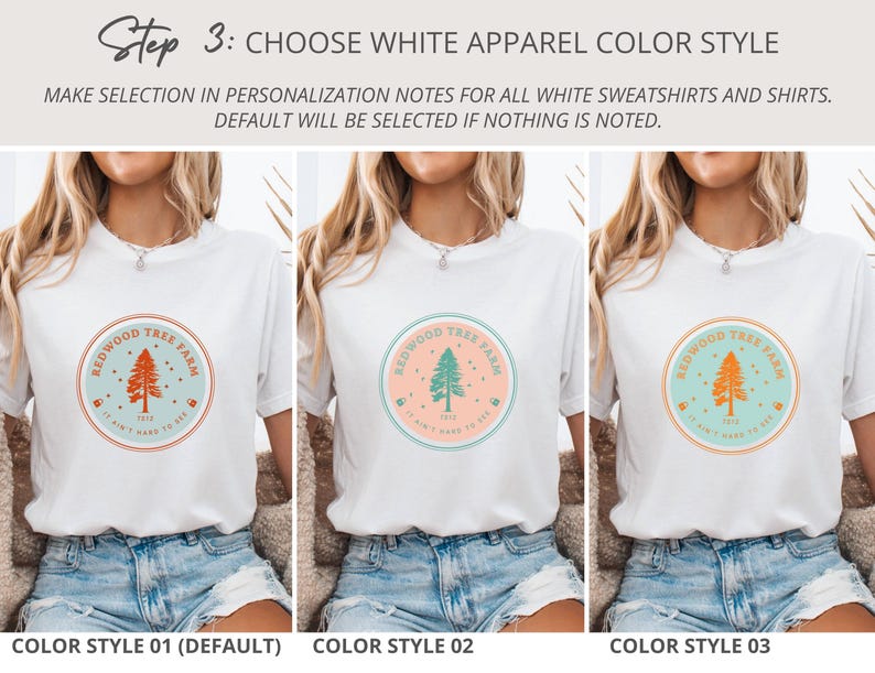 Pode incluir: Tr&ecirc;s camisetas brancas com diferentes varia&ccedil;&otilde;es de cores de um design gr&aacute;fico circular Redwood Tree Farm. O design inclui uma ilustra&ccedil;&atilde;o de &aacute;rvore, o texto "Redwood Tree Farm" e a frase "It ain't hard to see". As camisetas s&atilde;o exibidas por uma pessoa.
