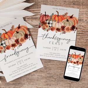 Könnte beinhalten: Zwei Thanksgiving-Einladungskarten mit einem Aquarell-Design aus Kürbissen, Herbstblättern und Blumen. Der Text auf den Karten lautet "You're invited to Friendsgiving" und "You're invited to Thanksgiving Feast".