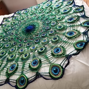 Peacock Mandala Throw Crochet Pattern image 3