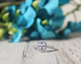 1 Carat Oval-Cut FOREVER ONE Moissanite Diamond Halo Engagement Ring -  1 Carat Diamond Rings for Women