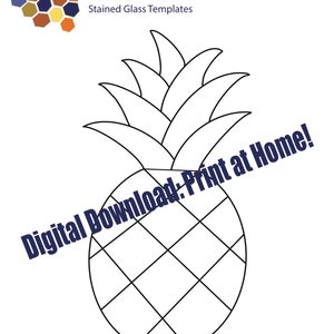 Op de afbeelding: Een zwart-witte lijnkunst-printbare sjabloon van een ananas. De tekst "Digitaal downloaden: Thuis afdrukken!" is over de afbeelding gelegd.