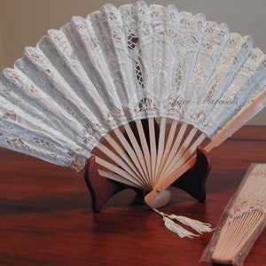 White Battenburg Lace Fan Hand Lace Fan Wedding Decor Bridesmaid Accessory Vintage