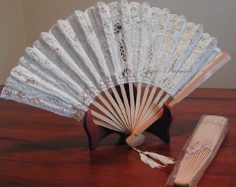 White Battenburg Lace Fan Hand Lace Fan Wedding Decor Bridesmaid Accessory Vintage