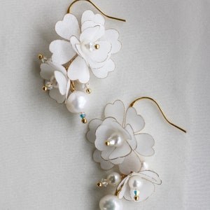 Bridal earrings, wedding earrings, Statement Earrings, bride Earrings, Silver, Gold, Freshwater Pearls, Swarovski Crystals