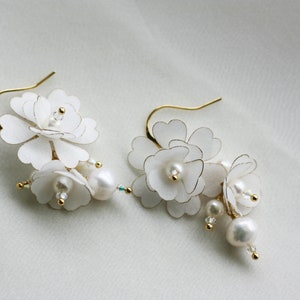 Bridal Earrings, Wedding Earrings, Flower earrings, Silver or Gold, Freshwater Pearls and Swarovski Crystals