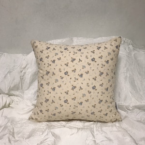 Modern Vintage Blue Purple Floral Pattern Cushion Cover with Natural Beige Background Decorative Square Pillow Case 18 20 26 in