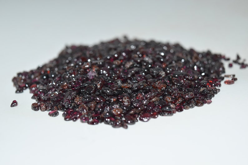 Garnet Crystal Chips 25g - Crystal Rock Collection Stone Gemstones,