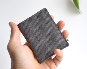 Portefeuille de cartes. Coton épais gris. Portefeuille petit vegan. Mince, minimaliste et partiellement recyclé.