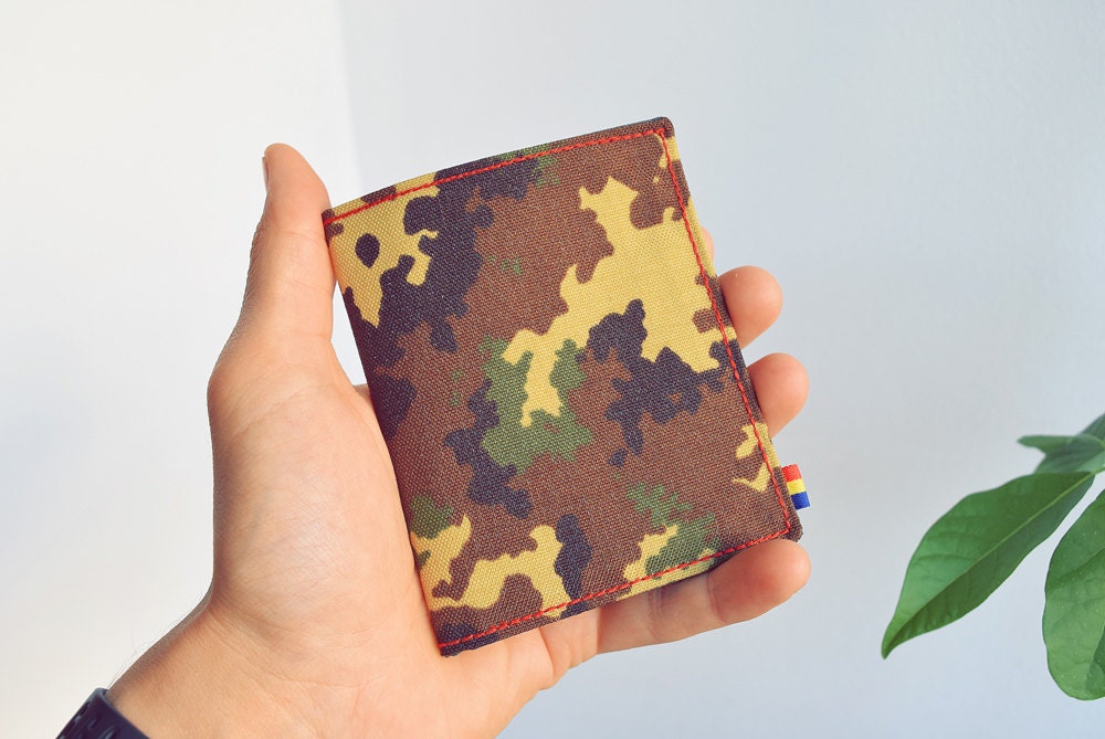 Porte monnaie motif camouflage militaire tons noir marron kaki