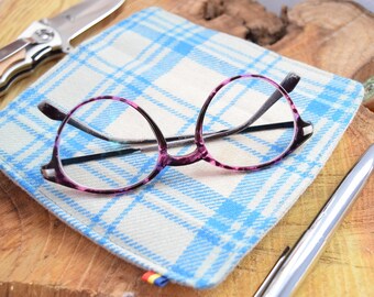 Pure wool EDC hank, white and blue plaid pattern, size 16 x 16 cm