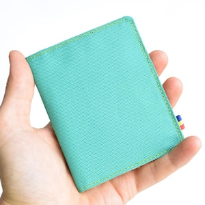 Portafoglio vegano. Portafoglio in cordura verde smeraldo. Portafoglio sottile. Portafoglio sottile. Minimalista. Portafoglio riciclato. Portafoglio bifold da uomo