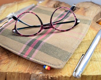 EDC wool hank in camel brown and pink plaid, size 16 x 16 cm