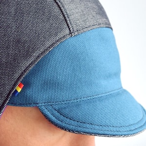 Chapeau aviateur en coton gris avec bord bleu sarcelle. Casquette de cyclisme d'hiver. Unisexe, pour adultes et enfants. image 5