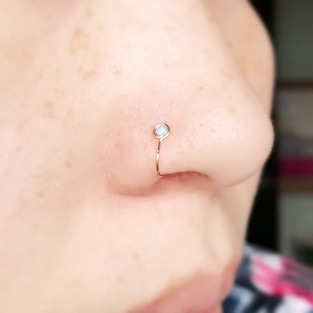 Sieraden Lichaamssieraden Neusringen & studs Nose piercing gift for her Lavender opal piercing Opal nose ring Gold nose ring 