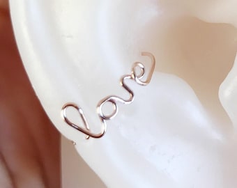 Piercing de cartílago con aro súper fino de caracola LOVE