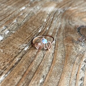 Orecchino/anello al naso super sottile in oro 14k/oro rosa riempito - orecchino per cartilagine/elica in argento 925 - opale di fuoco azzurro - foro singolo - spirale rotonda - 24