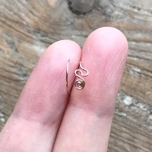 Anillo de nariz súper delgado de oro de 14k/oro rosa relleno/cartílago de plata de ley 925/doble hélice para espiral de pendiente de torsión de perforación única