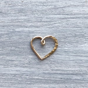 Pendiente de aro para cartílago tragus, hélix, daith y cartílago, chapado en oro de 14 k/oro rosa de 1,0 mm y calibre 18, en plata de ley 925 martillada.