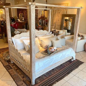 full size canopy bed