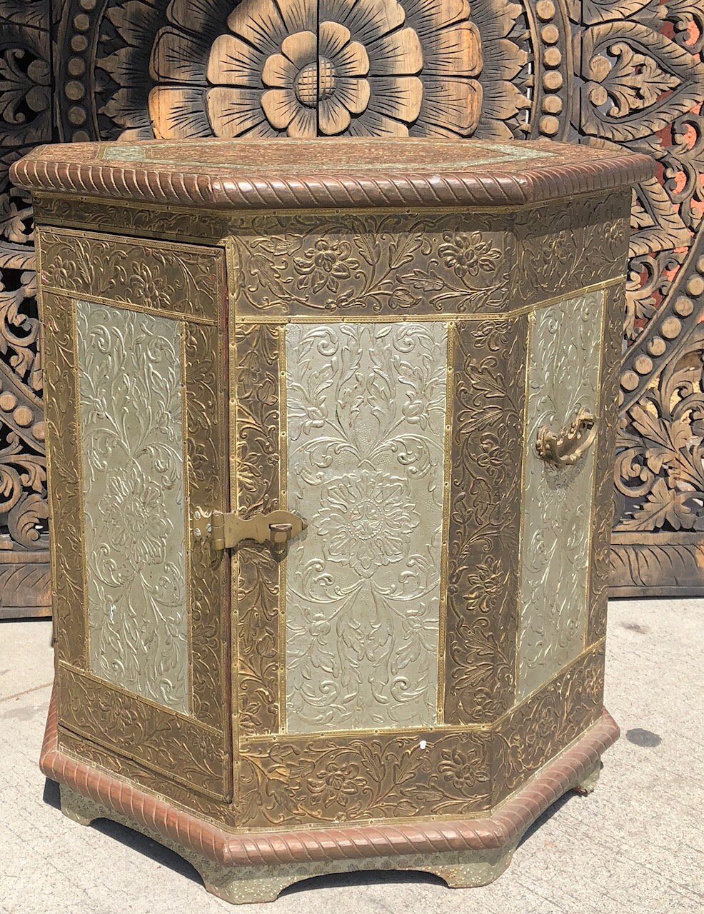 Vintage hand crafted hammered brass floral pattern. brass octagon table