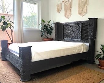 Handgeschnitztes King-Size-Holzbett aus Neemholz, Mandala-Kopfteil, Rajasthan-Design