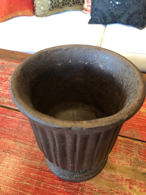 Vintage cast Iron Planter, Iron pot, Planter Garden Antiques