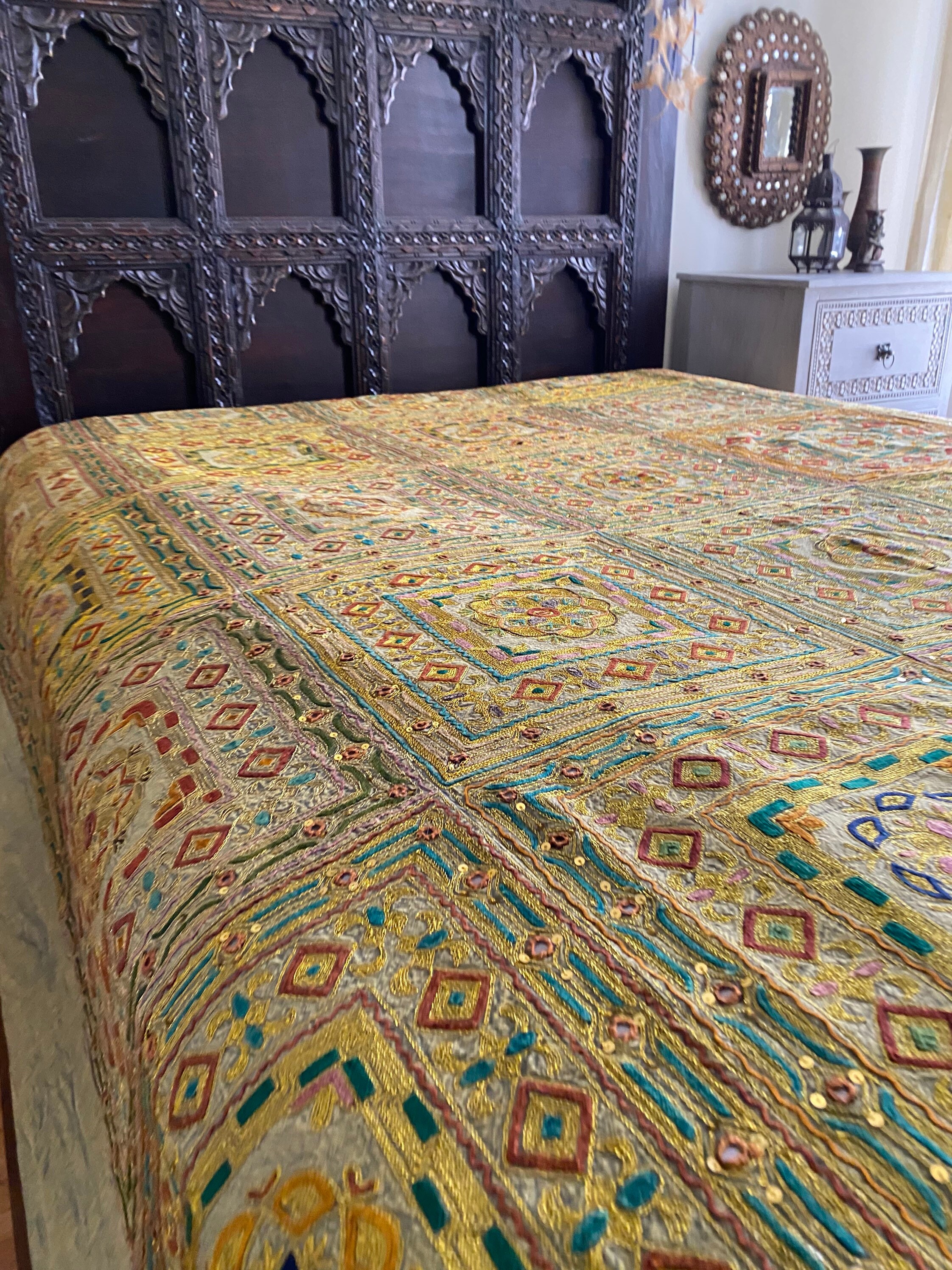 Indian vintage Bedspread, Cotton bed cover, patchwork throw, Wall Hanging