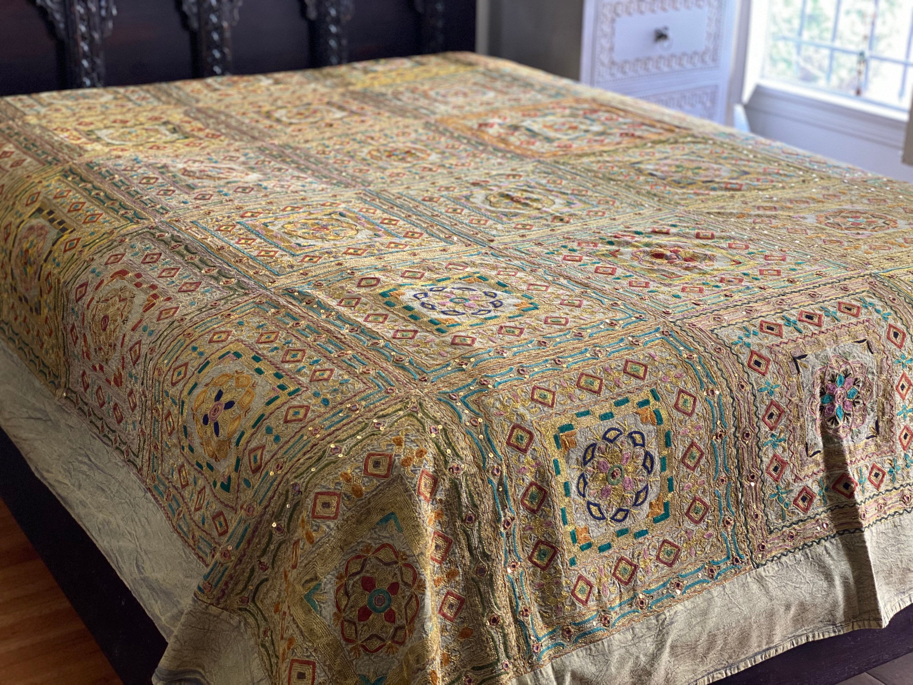 Indian vintage Bedspread, Cotton bed cover, patchwork throw, Wall Hanging