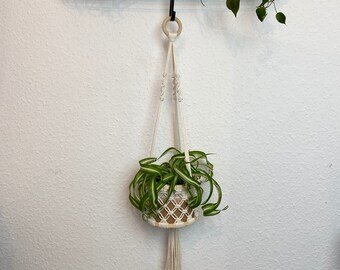 Macrame plant hanger - macrame plant holder - boho plant hanger, macrame plant decor, macrame plant basket