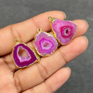 Conectores de geoda de ágata, doble bucle chapado en oro (15-20 mm)