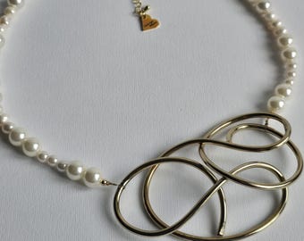 Modern pearl and gold-plated brass necklace. Statement necklace. Elegant and stylish. Contemporary design with the allure of pearls.