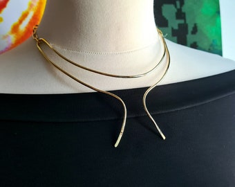 Unisex, golden, minimal necklace. Hippy Chic, Boho Chic, Rock Chic. Light and refined. Modern and refined jewels. Golden choker.