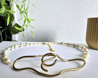 Statement necklace with vintage pearls and gold-plated brass. Bold and sculptural, elegant and unusual. The Hug necklace symbolizes a bond.