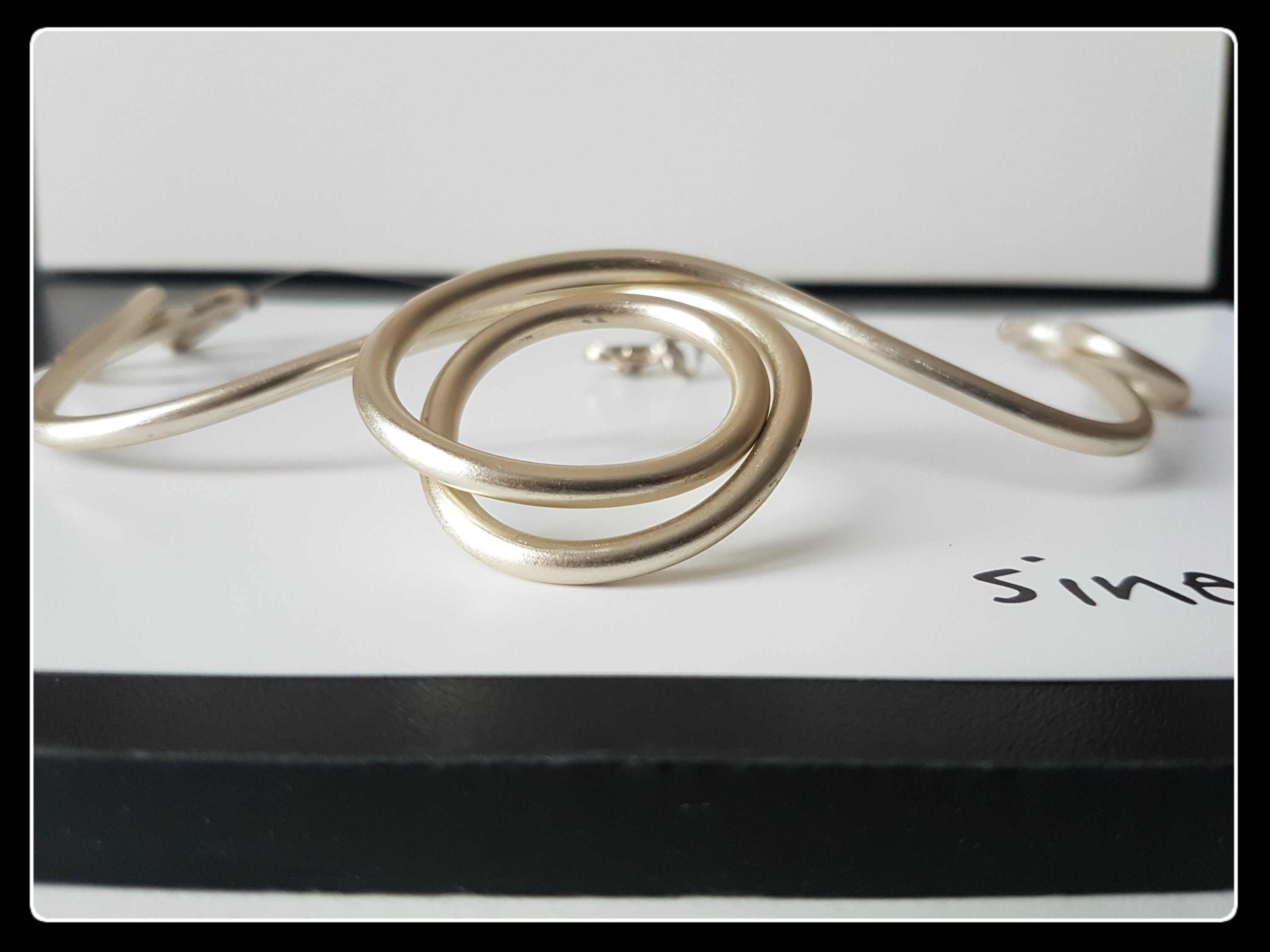 Pearl color aluminum necklace (no glitter). Gift idea. Single piece