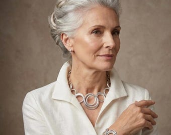 Aluminum Necklace. Bright and elegant, perfect for a special and sophisticated gift. Modern and contemporary. Ultra-lightweight! SINERGIE MILANO