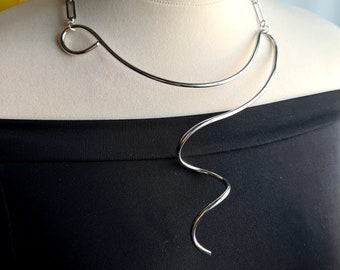 Silver "open spiral" model necklace. Extravagant and unusual. Nonconformist. Contemporary and design. Original gift idea.
