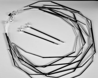 Minimal style set, necklace and earrings - Elegant, modern. Black and white contrast.