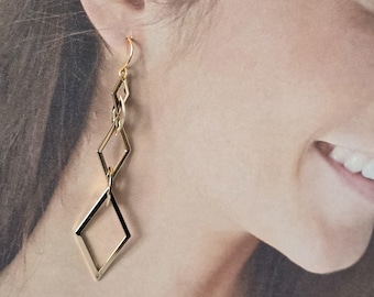 Long geometric earrings, gold plated brass. Elegant and sophisticated.