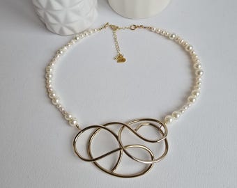 Modern pearl and gold-plated brass necklace. Statement necklace. Elegant and stylish. Contemporary design with the allure of pearls.