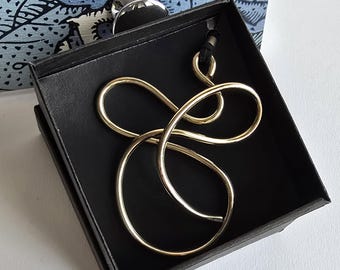 Sculptural, Abstract Pendant Necklace in Gold-Plated Brass – Contemporary Handmade Jewelry – Sinergie Milano