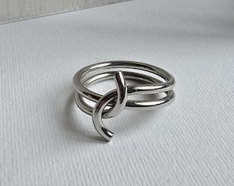Romantic Embrace Ring. Minimal and unusual, extravagant and sophisticated.