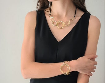 Necklace set and bracelet Brass light gold plated. Design SINERGIE MILANO. Line "Circles". Light, elegant, unconventional and modern