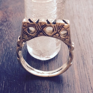 Precioso anillo de plata, diseño tuareg, hecho a mano en El Cairo.