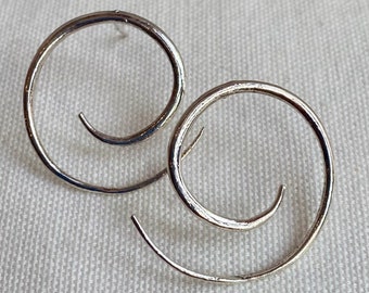 Spiral silver earrings, handmade in Cairo