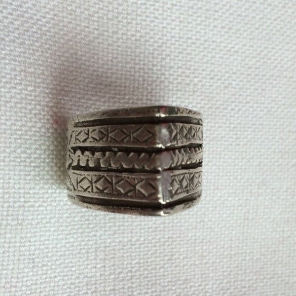 Belle bague en argent, design touareg, faite main au Caire