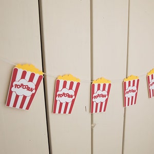 Popcorn Garland, Circus Carnival Theme Party Decor, First Birthday, Movie Night Party, Junk Food, Vintage Circus, Food Party Decor Hollywood