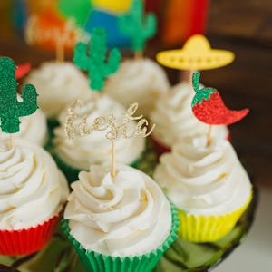 Décorations pour cupcakes Fiesta : cactus scintillant, sombrero, piment - 12 carats