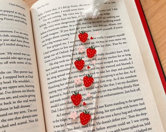 Strawberry Daisy Acrylic Bookmark, Monthly book reading club, Gift for Reader, Book Club Present, Kids Birthday Favor, mothers day