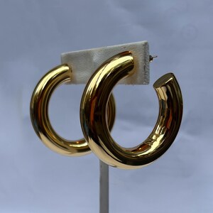 Click Medium Hoop Earrings In 18k Gold Vermeil On Sterling Silver - Foto 13